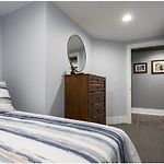 Forrestville Ave Large Suite