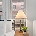 Chic & Updated Studio Apt In East Lakeview - Barry S1