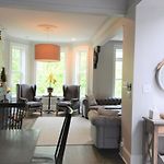 Penthouse Level, Stunning Wrigley Stay
