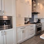 Penthouse Level, Stunning Wrigley Stay