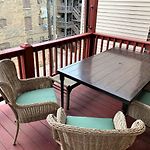 Penthouse Level, Stunning Wrigley Stay