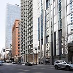 21 East - Chic Dt Apts With Rooftop By Zencity