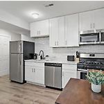 Spacious & Elegant 2-Bedroom Apt - Warren Rep