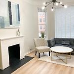 Wrigleyville Friends Unit - 5Bdrm