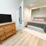 Wrigleyville Friends Unit - 5Bdrm