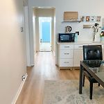 Wrigleyville Friends Unit - 5Bdrm
