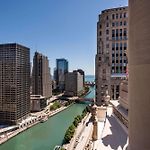 Londonhouse Chicago, Curio Collection By Hilton