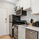 Cozy Studio Apt With In-Unit Laundry And Wi-Fi! - Montrose 111