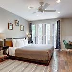 Charming & Bright Multilevel Townhome With Parking