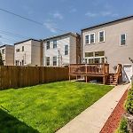 Garage Parking - Vintage Charm - And A Fabulous Location! Easily Enjoy The Best Of Chicago!