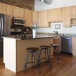 Breathtaking Getaway In Prime Lakeview Location!