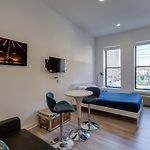 Stylish Studio Offers The Perfect Location For Your Windy City Wanderings - 747 Lofts Cabin 101 Apts