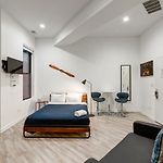 Stylish Studio Offers The Perfect Location For Your Windy City Wanderings - 747 Lofts Cabin 101 Apts