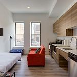Stylish Studio Offers The Perfect Location For Your Windy City Wanderings - 747 Lofts Cabin 101 Apts