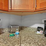 Chic 1Br Apartment With Modern Comforts - Barry Ga