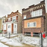 Quiet Chicago Townhome: Walk To Subway Stations