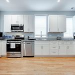 Avondale Condo Near Classic Bars, Eateries, And More! Condo