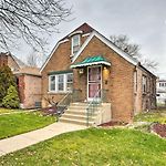 Chicago Home With Spacious Yard 14 Mi To Dtwn