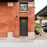 Luxurious Downtown 3 Bed 2 Bth