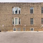 Chic Chicago Apartment About 1 Mi To Wrigley Field!