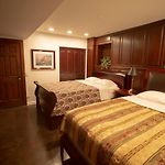 Inspiring Grotto Sleeps 10-20 Free Tv & Parking