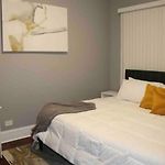 Upscale Apartment Westside Of Chicago