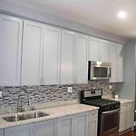 Upscale Apartment Westside Of Chicago