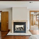 Lavish Stay Near Lake & Downtown #2