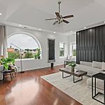 The Penthouse, Lux Stay Near Downtown, Uofc & Lake