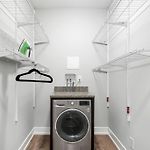Stylish And Functional Studio Apartment - Brompton 61-66 Rep
