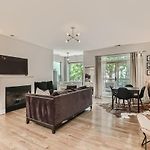 University Of Chicago Condo - 1 Bed / 2 Bath W/Parking Space