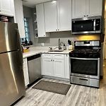 Cozy & Spacious In Irving Park