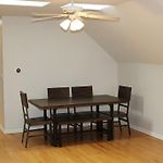 Lincoln Park Living - 3 Queen Beds - Sleeps 6