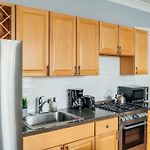 Well-Equipped Studio Apartment In The City! - Belmont B13