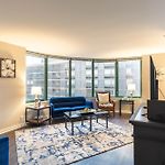 Captivating Apartment With Pier Views, Pool And Gym