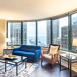 Captivating Apartment With Pier Views, Pool And Gym