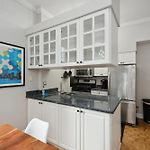 Brilliant Downtown Chicago 3-Bedroom Condominium