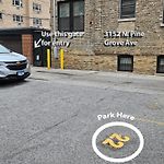 Club Salon Sleeps 10-20 Free Parking & Tv