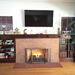 Bootlegger House Sleeps 10-20 Free Tv & Parking