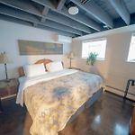 Bootlegger House Sleeps 10-20 Free Tv & Parking