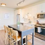 Landing Modern Apartment With Amazing Amenities