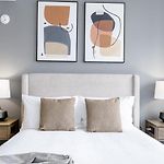 Landing Modern Apartment With Amazing Amenities