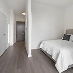 Landing Modern Apartment With Amazing Amenities