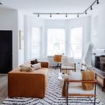 The Brown House - A Luxurious Uchicago Campus Stay