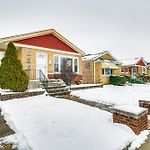 Chicago Home In Quiet Area W/ Fenced-In Backyard