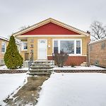 Chicago Home In Quiet Area W/ Fenced-In Backyard