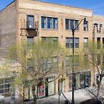 Mccormick Place Spacious 5Br Suite With Pool Table & Optional Parking Sleeps 10 Near Soldier Field And Grant Park
