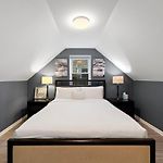 Chicago New 2Br Home W 3 Beds And Highspeed Internet