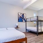 Beautifully Remodeled Second Floor Flat In River North With Private Rooftop - 2S
