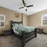 Romantic 3 Bed Home In The Heart Of The Park